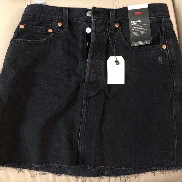 NWT Black Levi's Ribcage Denim Skirt Size 28 - Picture 1 of 2